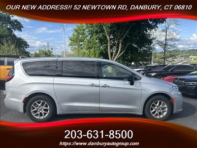 2024 Chrysler Pacifica Touring L   - Photo 5 - Danbury, CT 06810