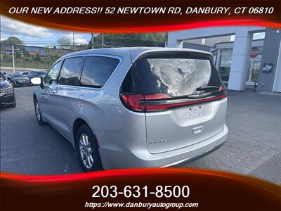2024 Chrysler Pacifica Touring L   - Photo 2 - Danbury, CT 06810