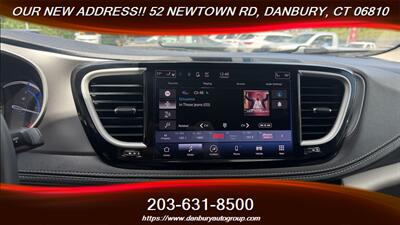 2022 Chrysler Pacifica Hybrid Touring L   - Photo 21 - Danbury, CT 06810