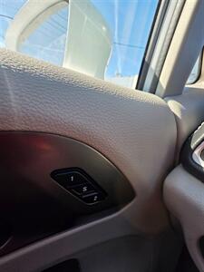 2022 Chrysler Pacifica Hybrid Touring L   - Photo 19 - Danbury, CT 06810