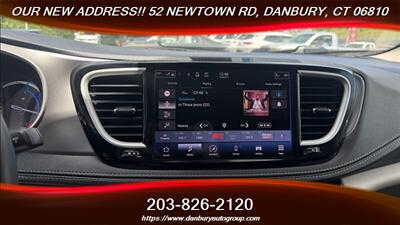 2022 Chrysler Pacifica Hybrid Touring L   - Photo 22 - Danbury, CT 06810