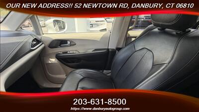 2022 Chrysler Pacifica Hybrid Touring L   - Photo 14 - Danbury, CT 06810