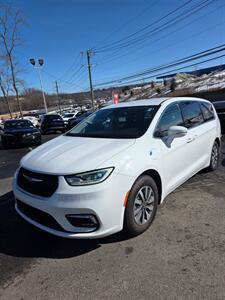 2022 Chrysler Pacifica Hybrid Touring L Van