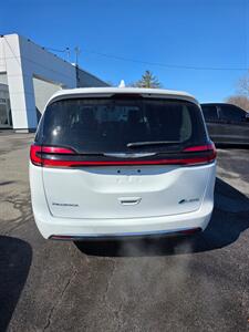 2022 Chrysler Pacifica Hybrid Touring L   - Photo 3 - Danbury, CT 06810
