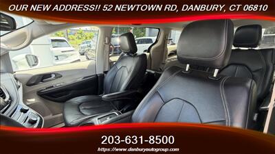 2022 Chrysler Pacifica Hybrid Touring L   - Photo 13 - Danbury, CT 06810