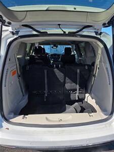 2022 Chrysler Pacifica Hybrid Touring L   - Photo 4 - Danbury, CT 06810