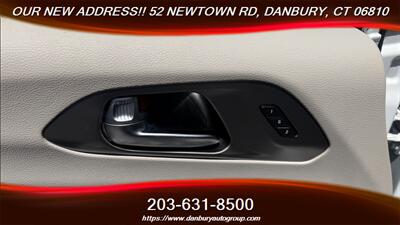 2022 Chrysler Pacifica Hybrid Touring L   - Photo 11 - Danbury, CT 06810