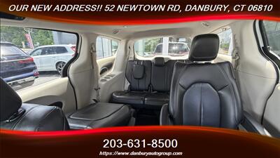 2022 Chrysler Pacifica Hybrid Touring L   - Photo 15 - Danbury, CT 06810