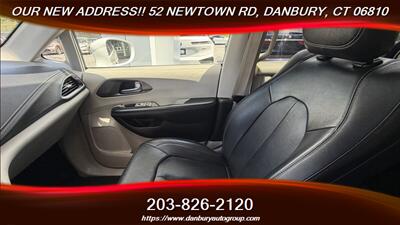 2022 Chrysler Pacifica Hybrid Touring L   - Photo 15 - Danbury, CT 06810
