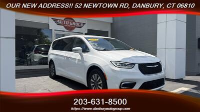 2022 Chrysler Pacifica Hybrid Touring L   - Photo 6 - Danbury, CT 06810