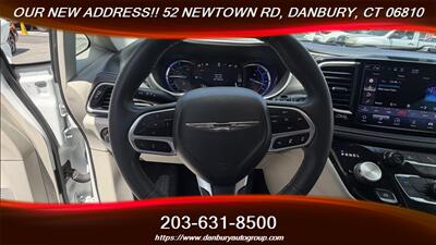 2022 Chrysler Pacifica Hybrid Touring L   - Photo 23 - Danbury, CT 06810