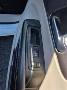 2022 Chrysler Pacifica Hybrid Touring L   - Photo 9 - Danbury, CT 06810