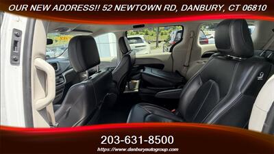 2022 Chrysler Pacifica Hybrid Touring L   - Photo 16 - Danbury, CT 06810