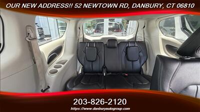2022 Chrysler Pacifica Hybrid Touring L   - Photo 18 - Danbury, CT 06810
