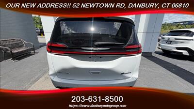 2022 Chrysler Pacifica Hybrid Touring L   - Photo 3 - Danbury, CT 06810