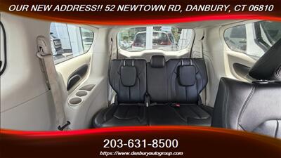 2022 Chrysler Pacifica Hybrid Touring L   - Photo 17 - Danbury, CT 06810