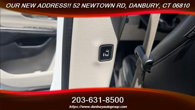 2022 Chrysler Pacifica Hybrid Touring L   - Photo 18 - Danbury, CT 06810