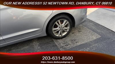 2017 Hyundai ELANTRA SE   - Photo 8 - Danbury, CT 06810