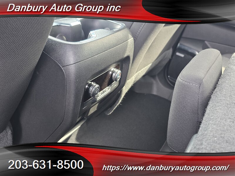 2025 GMC Acadia Elevation - Photo 8 - Danbury, CT 06810