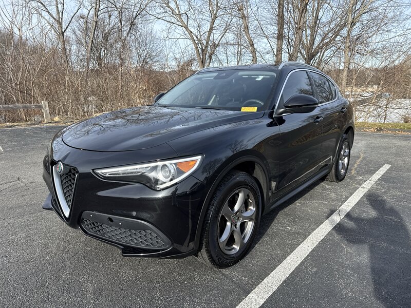 2021 Alfa Romeo Stelvio Base's photo