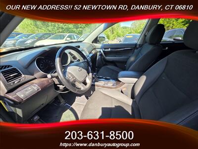 2015 Kia Sorento LX - Photo 8 - Danbury, CT 06810