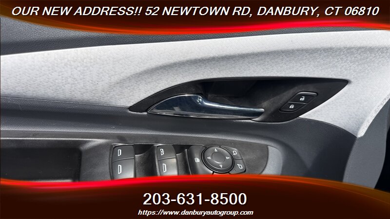 2020 Chevrolet Bolt EV Premier - Photo 12 - Danbury, CT 06810