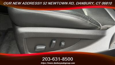 2019 GMC Yukon XL SLT   - Photo 12 - Danbury, CT 06810