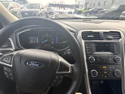 2018 Ford Fusion Hybrid S   - Photo 10 - Danbury, CT 06810