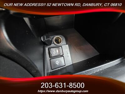 2015 Toyota Camry Hybrid LE   - Photo 19 - Danbury, CT 06810
