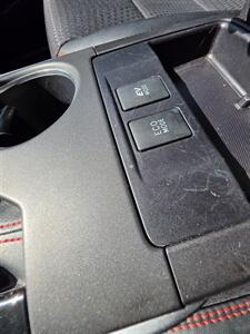 2015 Toyota Camry Hybrid LE   - Photo 12 - Danbury, CT 06810