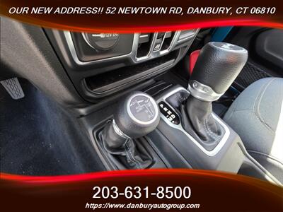 2024 Jeep Wrangler Sahara 4xe   - Photo 10 - Danbury, CT 06810
