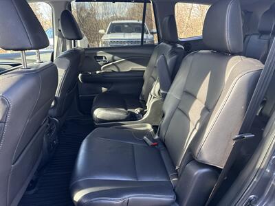 2022 Honda Pilot Touring w/Rear Captain's Chairs   - Photo 14 - Danbury, CT 06810