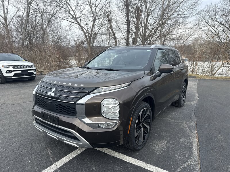 2022 Mitsubishi Outlander SEL Special Edition's photo
