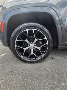 2022 Jeep Grand Cherokee Summit Reserve   - Photo 9 - 