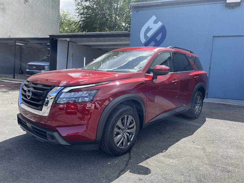 2023 Nissan Pathfinder SV  