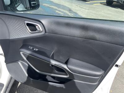 2024 Kia Soul LX   - Photo 17 - 