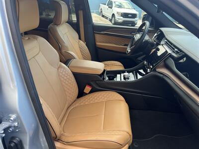 2023 Jeep Grand Cherokee Summit Reserve   - Photo 19 - 