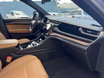 2023 Jeep Grand Cherokee Summit Reserve   - Photo 18 - 