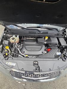 2022 Chrysler Pacifica Touring   - Photo 13 - 