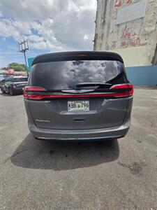 2022 Chrysler Pacifica Touring   - Photo 6 - 