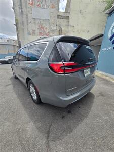 2022 Chrysler Pacifica Touring   - Photo 7 - 
