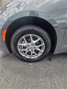 2022 Chrysler Pacifica Touring   - Photo 9 - 