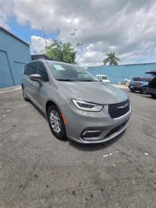 2022 Chrysler Pacifica Touring   - Photo 3 - 