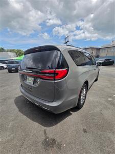 2022 Chrysler Pacifica Touring   - Photo 5 - 