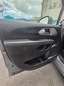 2022 Chrysler Pacifica Touring   - Photo 10 - 