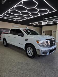 2017 Nissan Titan SV   - Photo 3 - Bullhead City, AZ 86442