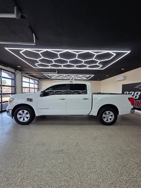 2017 Nissan Titan SV   - Photo 1 - Bullhead City, AZ 86442