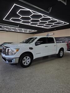 2017 Nissan Titan SV   - Photo 4 - Bullhead City, AZ 86442