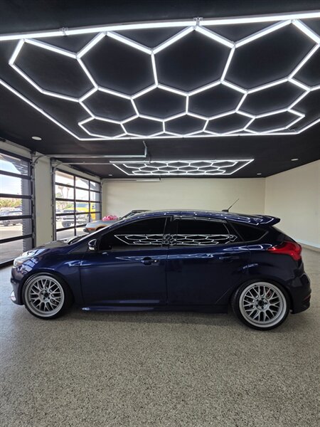 2017 Ford Focus ST   - Photo 1 - Bullhead City, AZ 86442