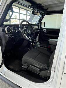 2020 Jeep Gladiator Overland - Photo 4 - Bullhead City, AZ 86442